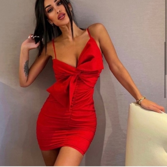 Zara tied , large bow ruched red dress blogger’s fave 2022 - Picture 4 of 16